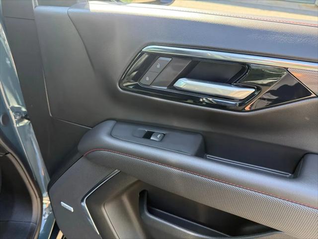2025 Chevrolet Suburban 4WD RST