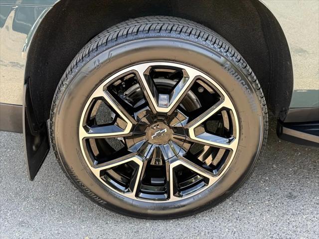 2025 Chevrolet Suburban 4WD RST