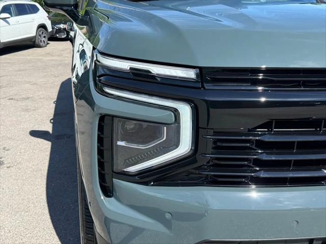 2025 Chevrolet Suburban 4WD RST