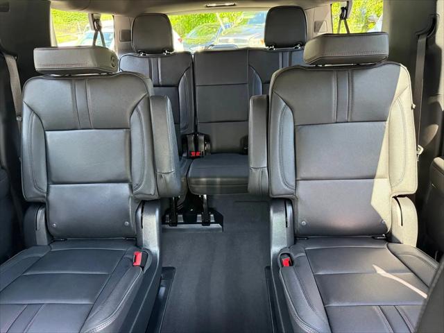 2025 Chevrolet Suburban 4WD RST