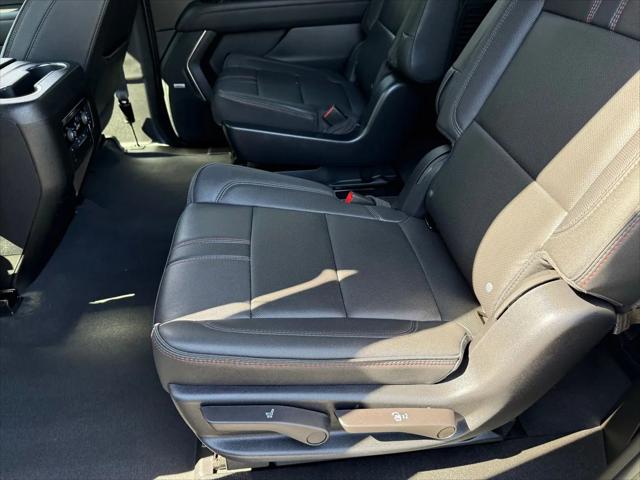 2025 Chevrolet Suburban 4WD RST