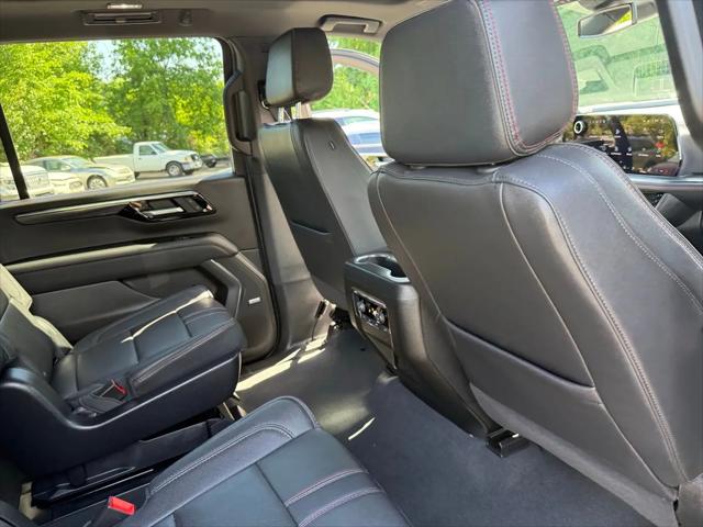 2025 Chevrolet Suburban 4WD RST
