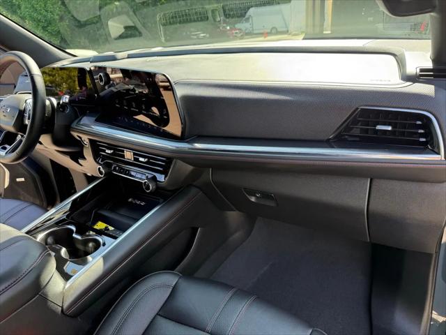 2025 Chevrolet Suburban 4WD RST
