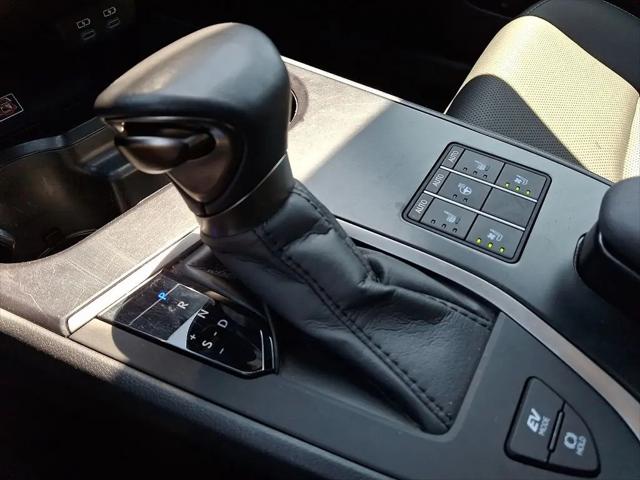 2024 Lexus UX 250h Premium