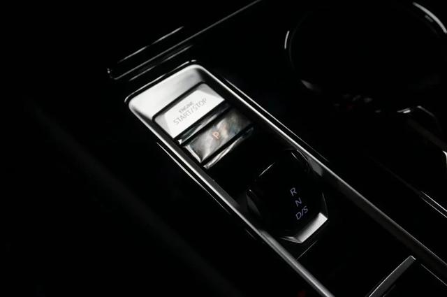 2026 Volkswagen Atlas Cross Sport SEL Premium R-Line