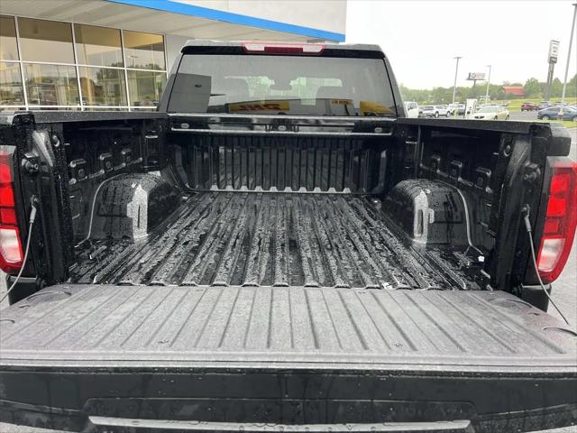 2025 GMC Sierra 1500 4WD Crew Cab Short Box Pro