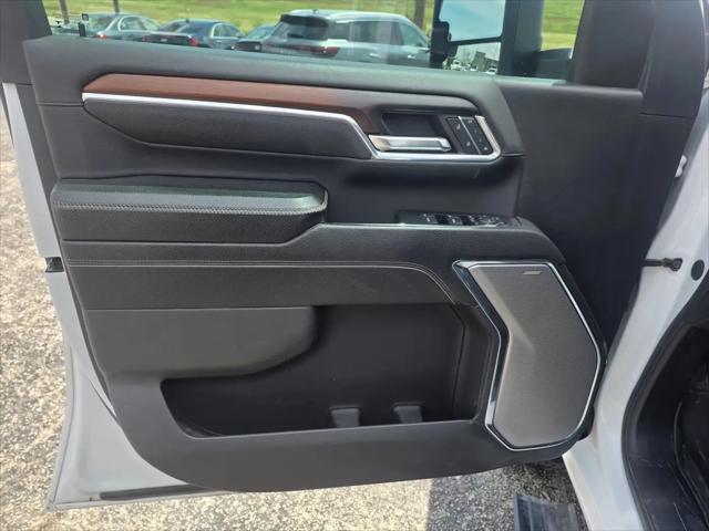 2024 GMC Sierra 2500HD 4WD Crew Cab Standard Bed Denali