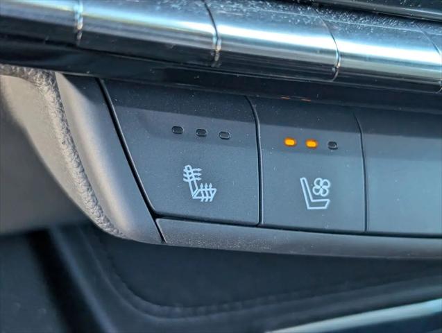 2024 Cadillac XT4 FWD Premium Luxury