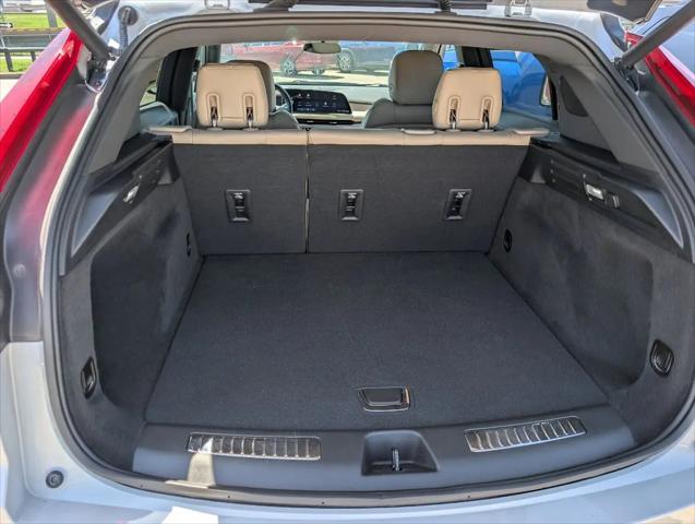 2024 Cadillac XT4 FWD Premium Luxury