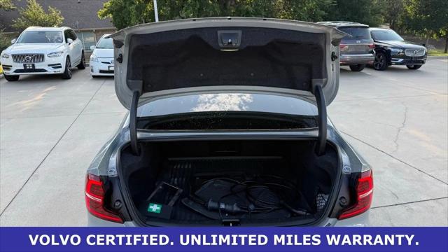 2024 Volvo S60 Recharge T8 Ultimate Dark Theme