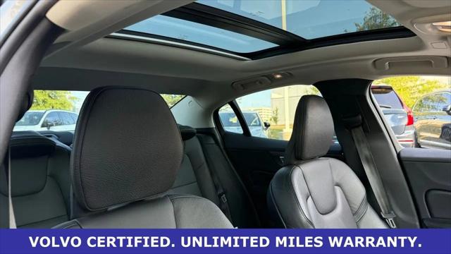 2024 Volvo S60 Recharge T8 Ultimate Dark Theme