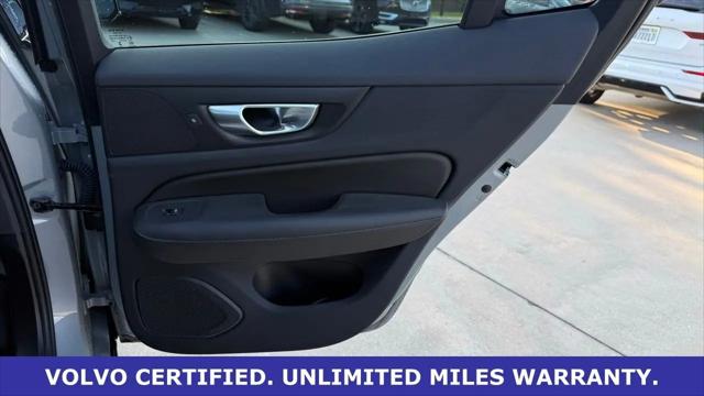 2024 Volvo S60 Recharge T8 Ultimate Dark Theme