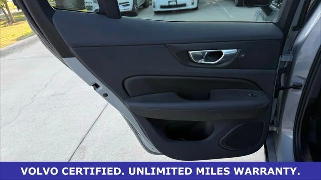 2024 Volvo S60 Recharge T8 Ultimate Dark Theme
