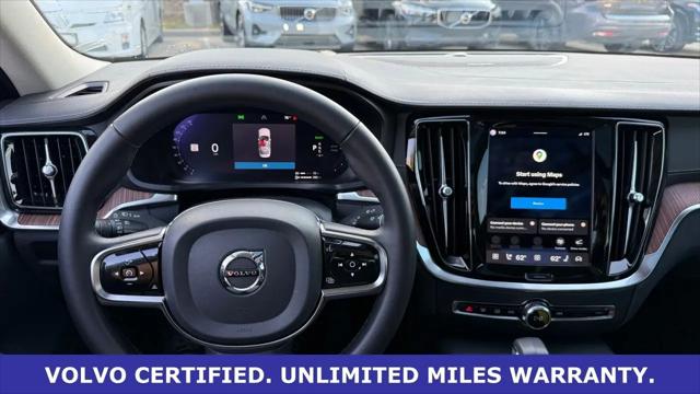 2024 Volvo S60 Recharge T8 Ultimate Dark Theme