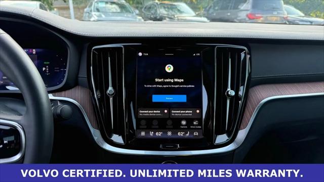 2024 Volvo S60 Recharge T8 Ultimate Dark Theme