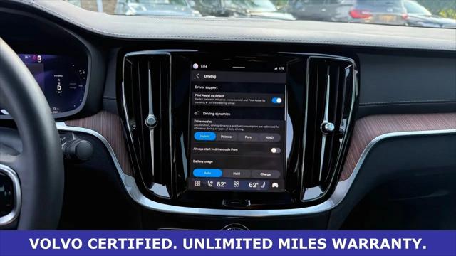 2024 Volvo S60 Recharge T8 Ultimate Dark Theme