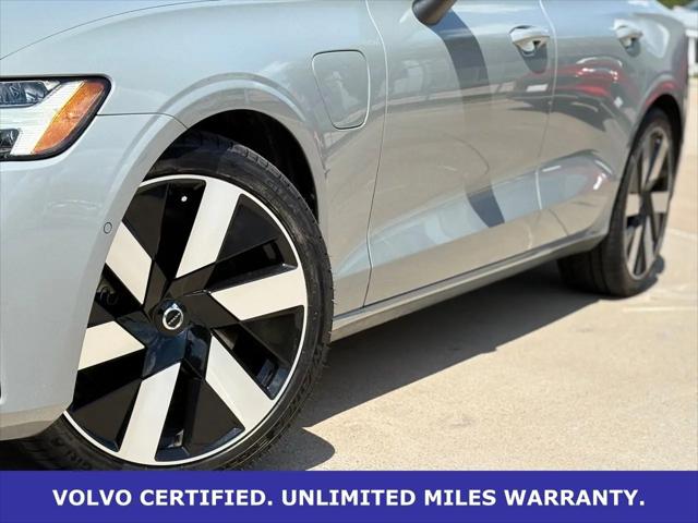 2024 Volvo S60 Recharge T8 Ultimate Dark Theme
