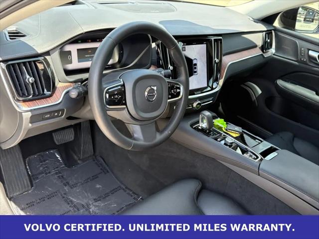 2024 Volvo S60 Recharge T8 Ultimate Dark Theme