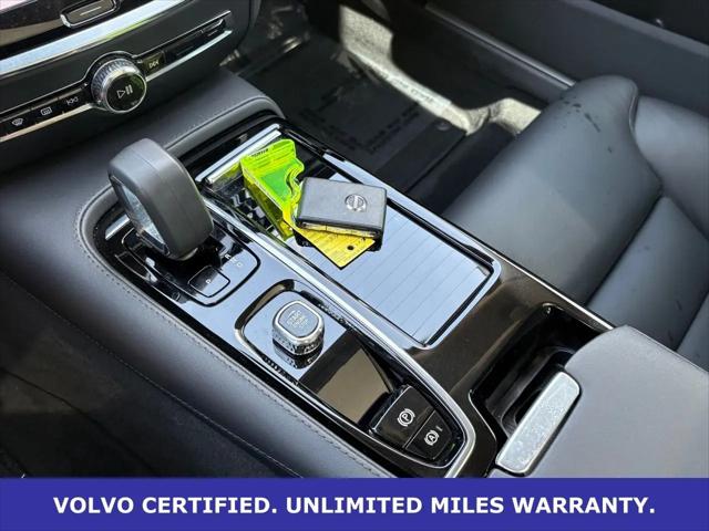 2024 Volvo S60 Recharge T8 Ultimate Dark Theme