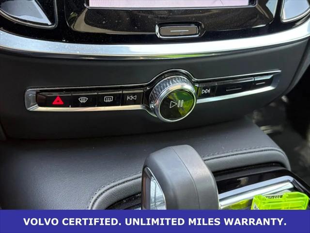 2024 Volvo S60 Recharge T8 Ultimate Dark Theme