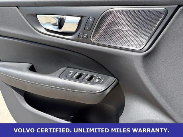 2024 Volvo S60 Recharge T8 Ultimate Dark Theme