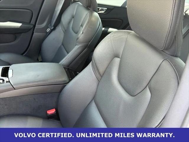 2024 Volvo S60 Recharge T8 Ultimate Dark Theme