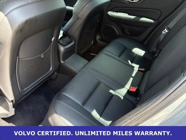 2024 Volvo S60 Recharge T8 Ultimate Dark Theme