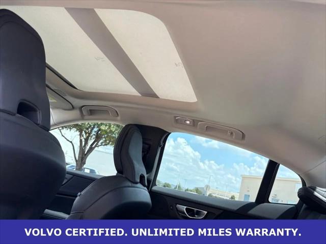 2024 Volvo S60 Recharge T8 Ultimate Dark Theme