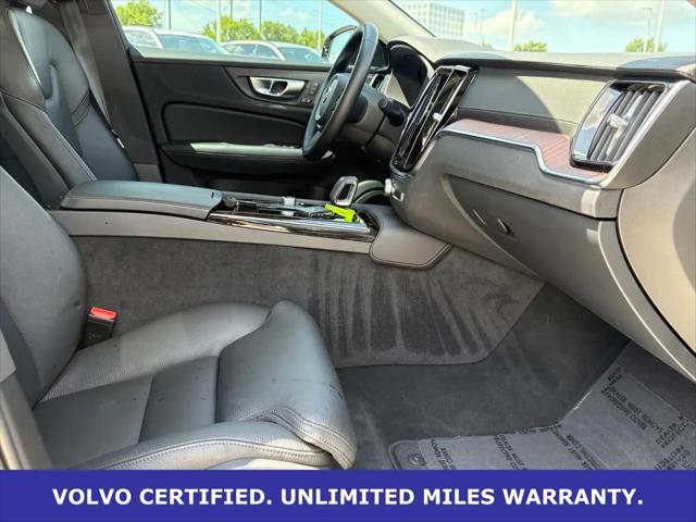 2024 Volvo S60 Recharge T8 Ultimate Dark Theme