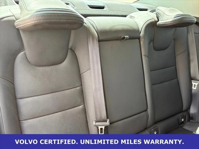 2024 Volvo S60 Recharge T8 Ultimate Dark Theme