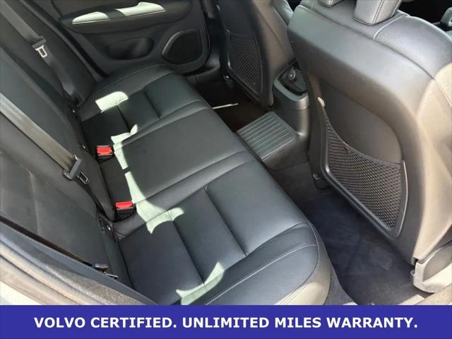 2024 Volvo S60 Recharge T8 Ultimate Dark Theme