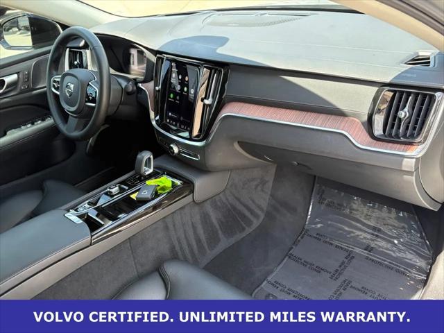 2024 Volvo S60 Recharge T8 Ultimate Dark Theme