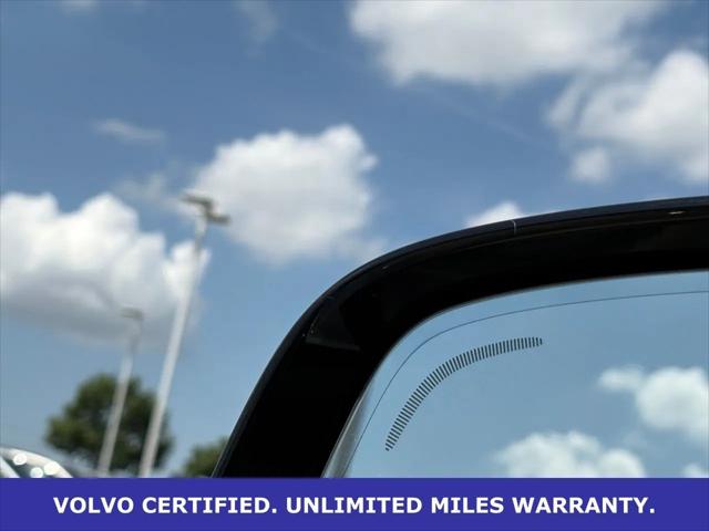 2024 Volvo S60 Recharge T8 Ultimate Dark Theme
