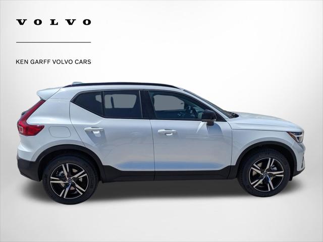 2026 Volvo XC40 Core, B5 AWD Gas (mild hybrid), Dark