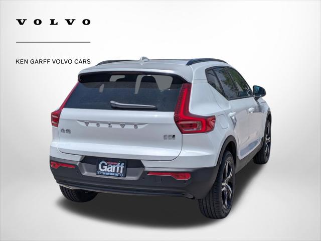2026 Volvo XC40 Core, B5 AWD Gas (mild hybrid), Dark
