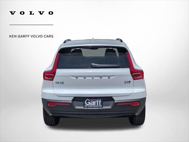 2026 Volvo XC40 Core, B5 AWD Gas (mild hybrid), Dark