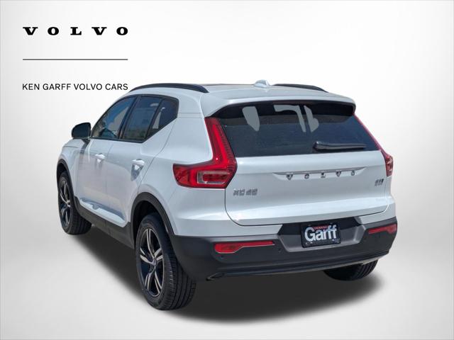 2026 Volvo XC40 Core, B5 AWD Gas (mild hybrid), Dark