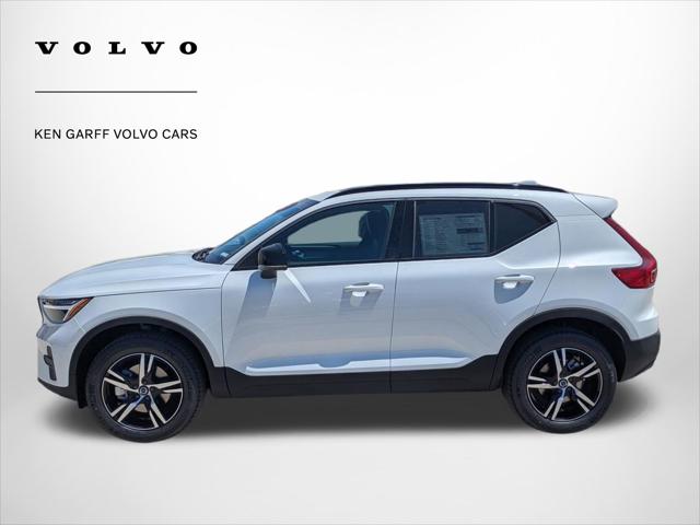 2026 Volvo XC40 Core, B5 AWD Gas (mild hybrid), Dark