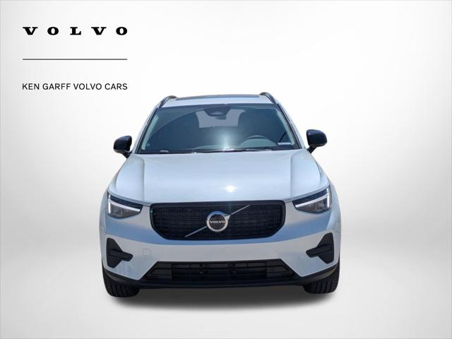 2026 Volvo XC40 Core, B5 AWD Gas (mild hybrid), Dark