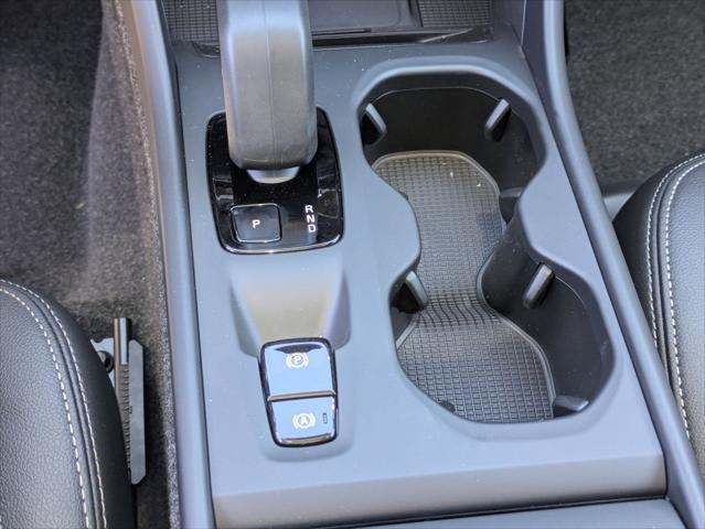 2026 Volvo XC40 Core, B5 AWD Gas (mild hybrid), Dark