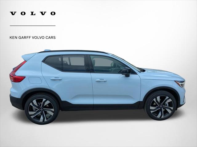 2026 Volvo XC40 Plus, B5 AWD Gas (mild hybrid), Dark