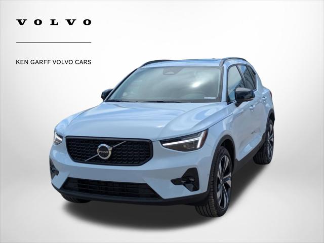 2026 Volvo XC40 Plus, B5 AWD Gas (mild hybrid), Dark