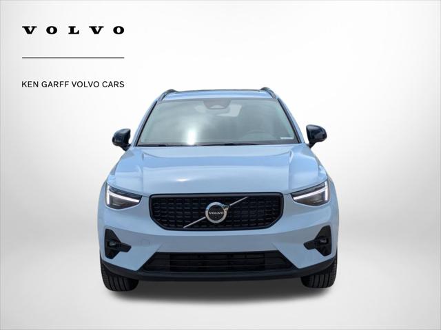 2026 Volvo XC40 Plus, B5 AWD Gas (mild hybrid), Dark