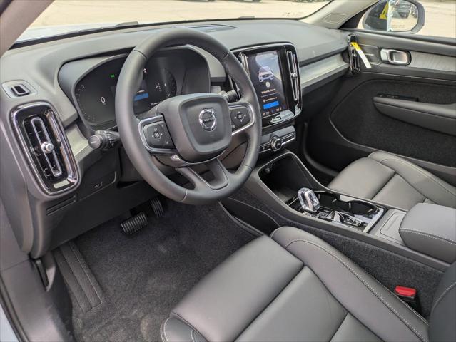 2026 Volvo XC40 Plus, B5 AWD Gas (mild hybrid), Dark