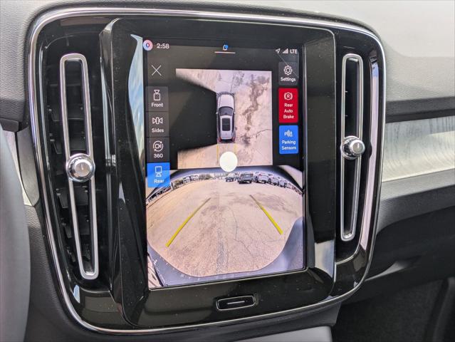 2026 Volvo XC40 Plus, B5 AWD Gas (mild hybrid), Dark