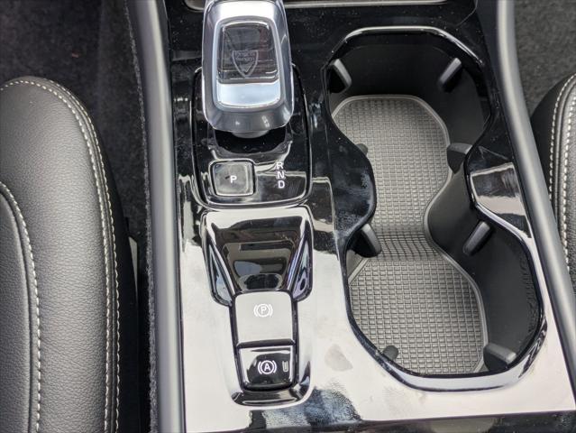 2026 Volvo XC40 Plus, B5 AWD Gas (mild hybrid), Dark