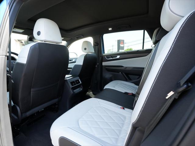 2026 Volkswagen Atlas Cross Sport SEL Premium R-Line
