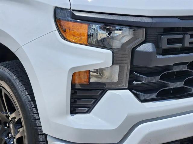 2023 Chevrolet Silverado 1500 4WD Crew Cab Short Bed Custom