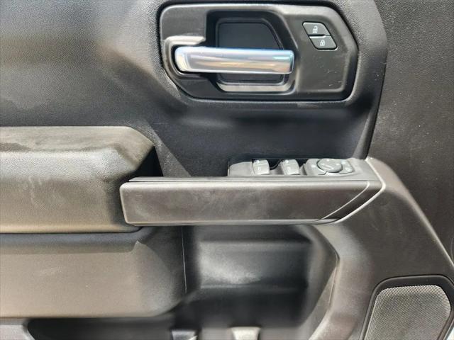 2023 Chevrolet Silverado 1500 4WD Crew Cab Short Bed Custom