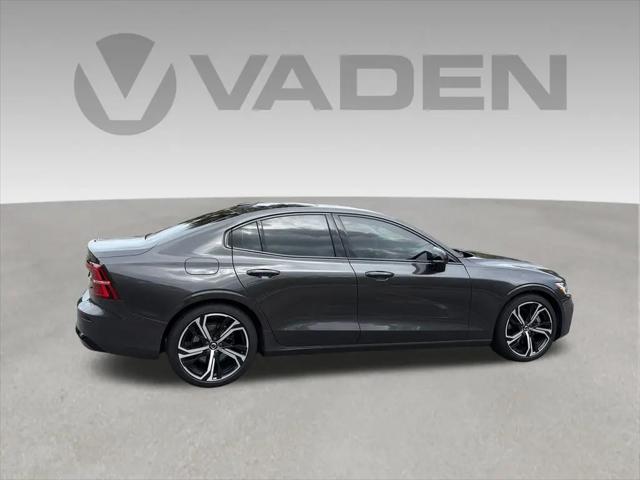 2024 Volvo S60 B5 Plus Dark Theme